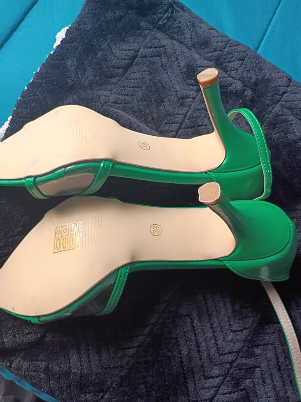 Heels - Picture 2 of 2